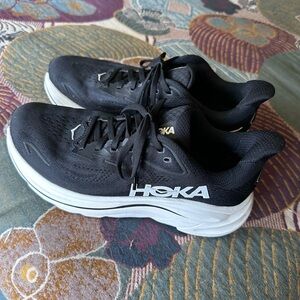 Hoka Clifton 10 size 8.5 - excellent condition!